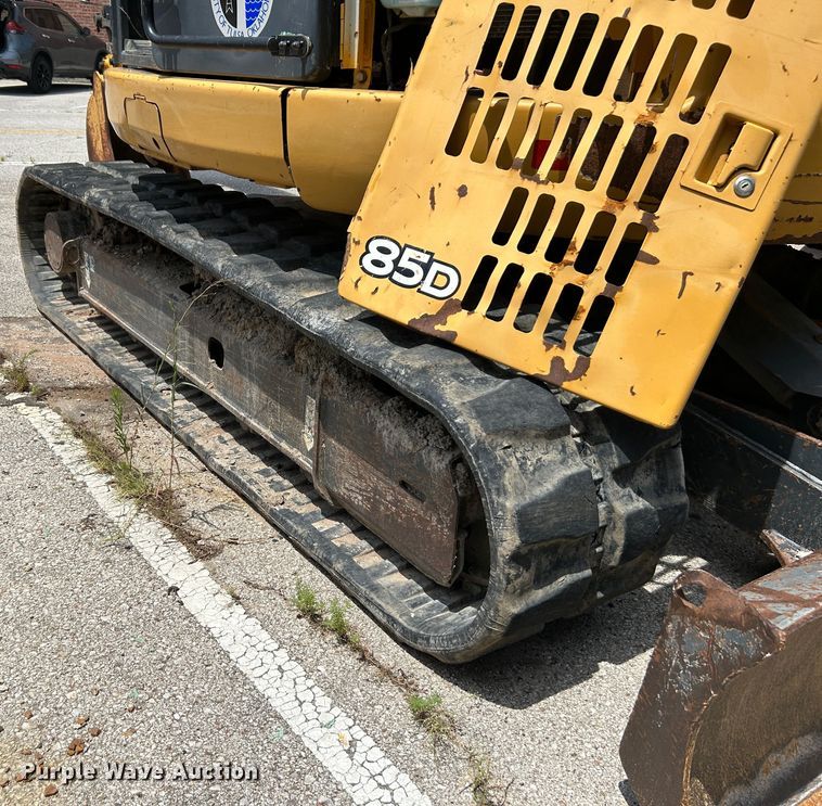 image for item LE9559 2010 John Deere 85D  mini excavator