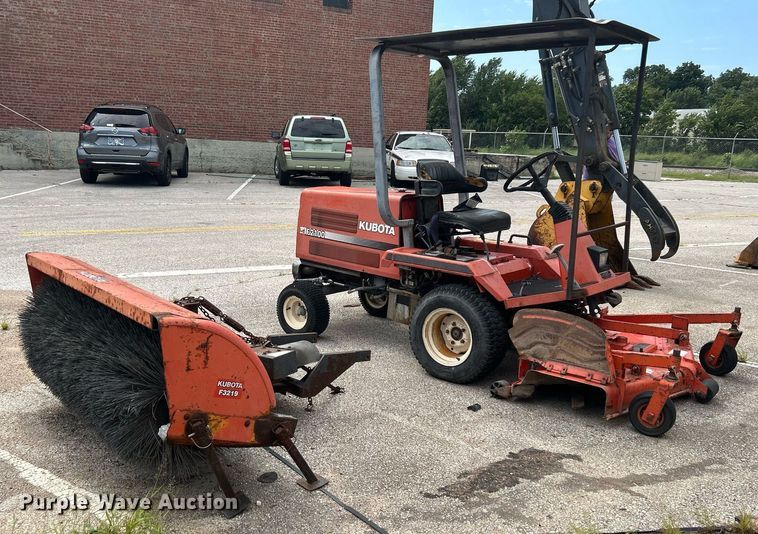 image for item LE9560 Kubota F2100E  lawn mower