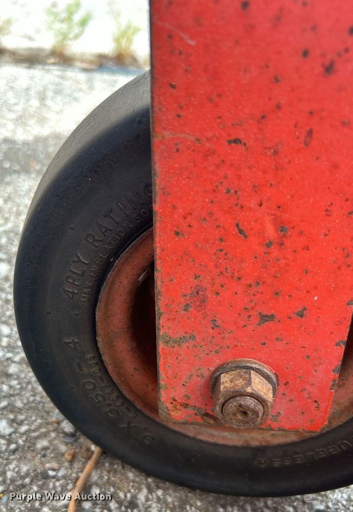 image for item LE9560 Kubota F2100E  lawn mower