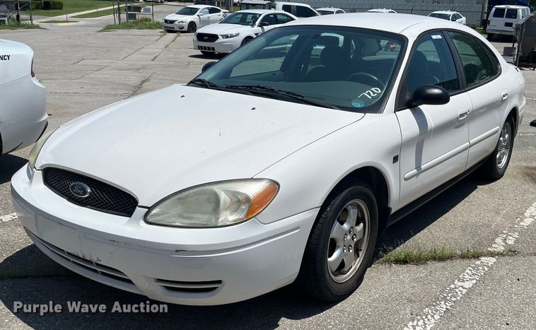image for item LE9562 2004 Ford Taurus