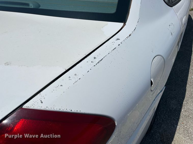 image for item LE9562 2004 Ford Taurus