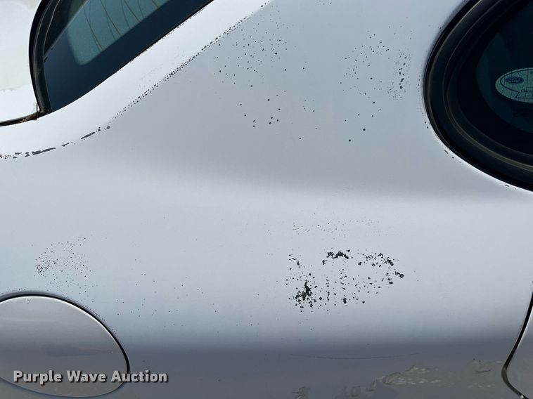 image for item LE9562 2004 Ford Taurus