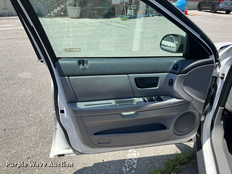 image for item LE9562 2004 Ford Taurus