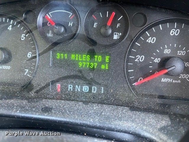 image for item LE9562 2004 Ford Taurus