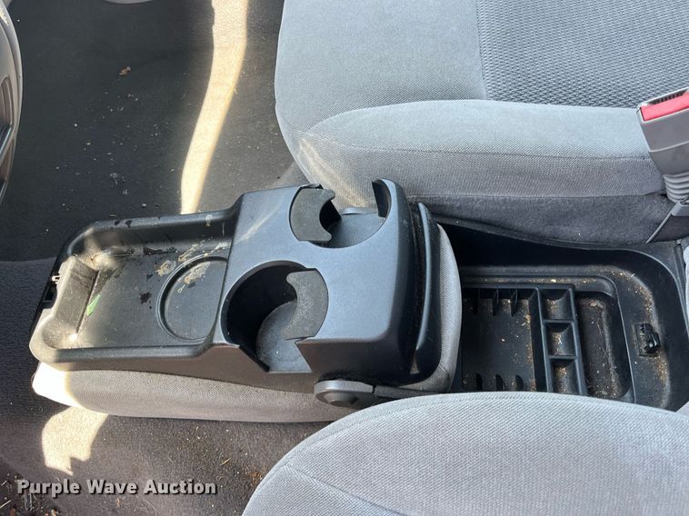 image for item LE9562 2004 Ford Taurus