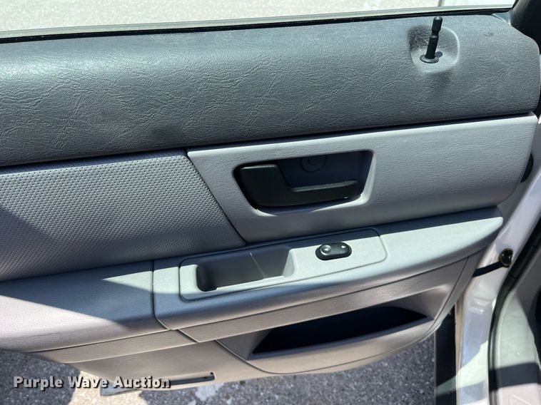 image for item LE9562 2004 Ford Taurus