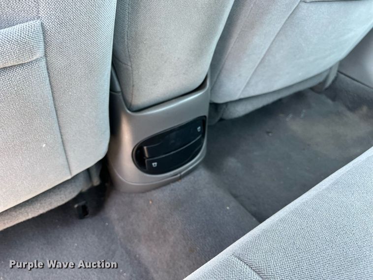 image for item LE9562 2004 Ford Taurus