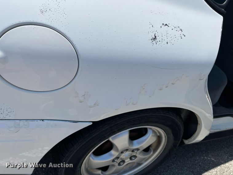 image for item LE9562 2004 Ford Taurus