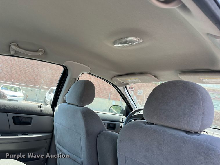 image for item LE9562 2004 Ford Taurus