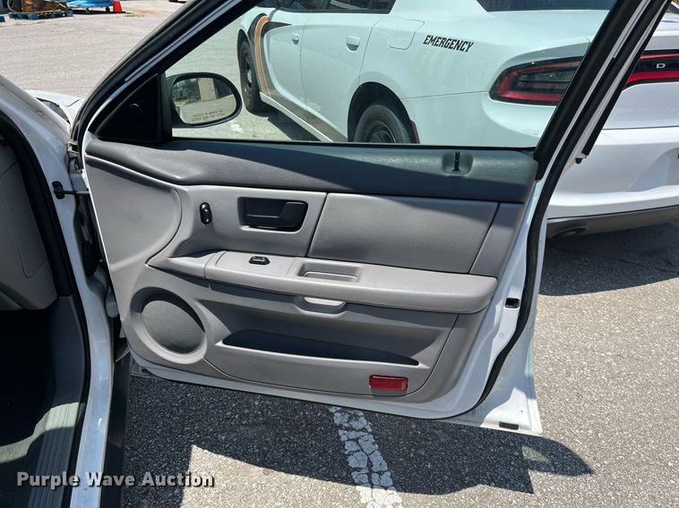 image for item LE9562 2004 Ford Taurus