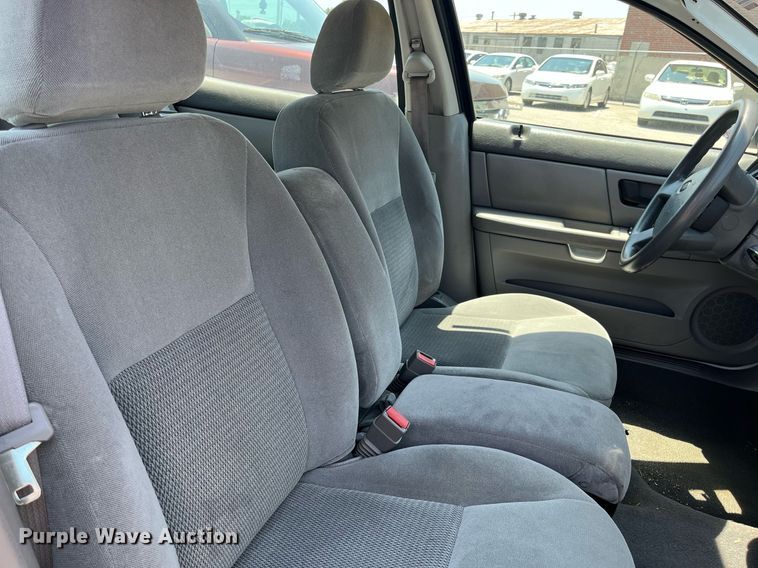 image for item LE9562 2004 Ford Taurus