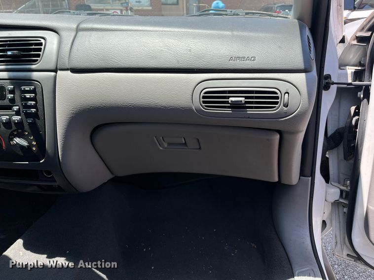 image for item LE9562 2004 Ford Taurus