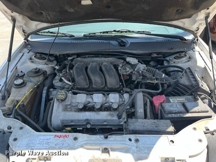 image for item LE9562 2004 Ford Taurus