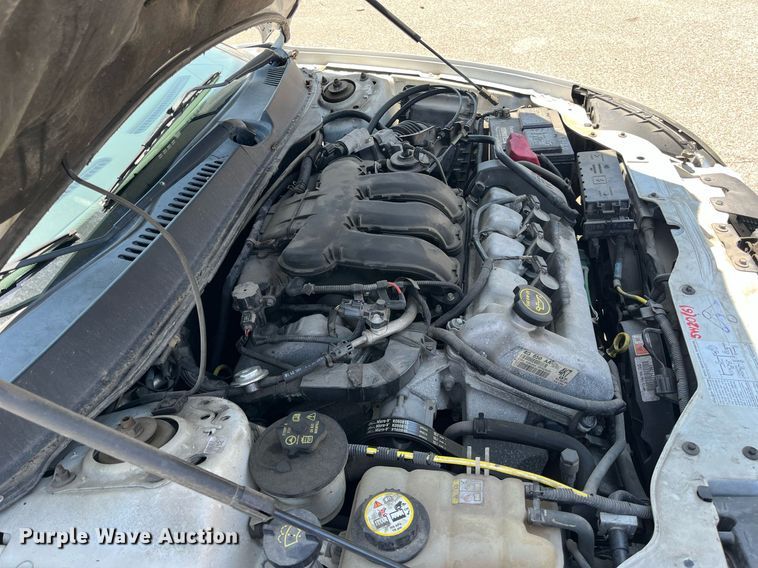 image for item LE9562 2004 Ford Taurus