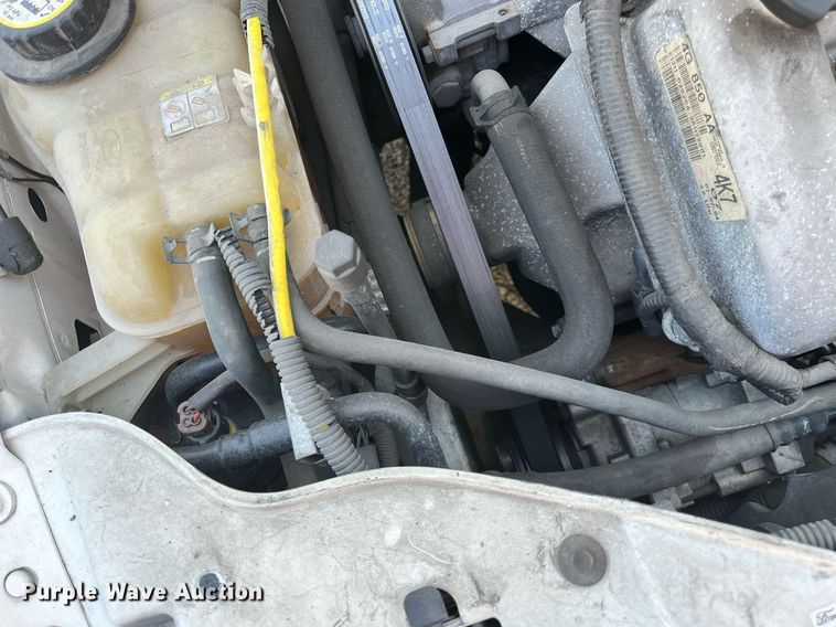 image for item LE9562 2004 Ford Taurus