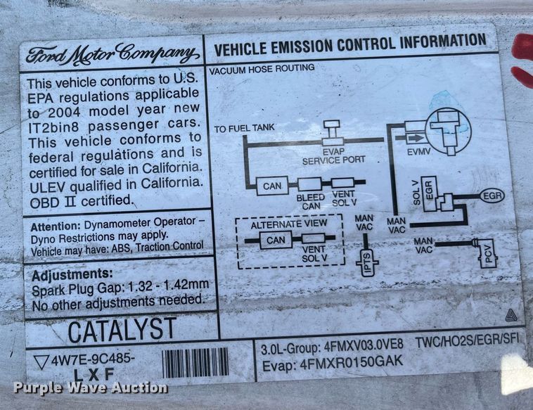 image for item LE9562 2004 Ford Taurus