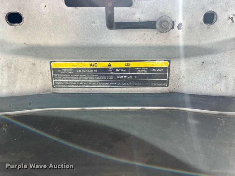 image for item LE9562 2004 Ford Taurus