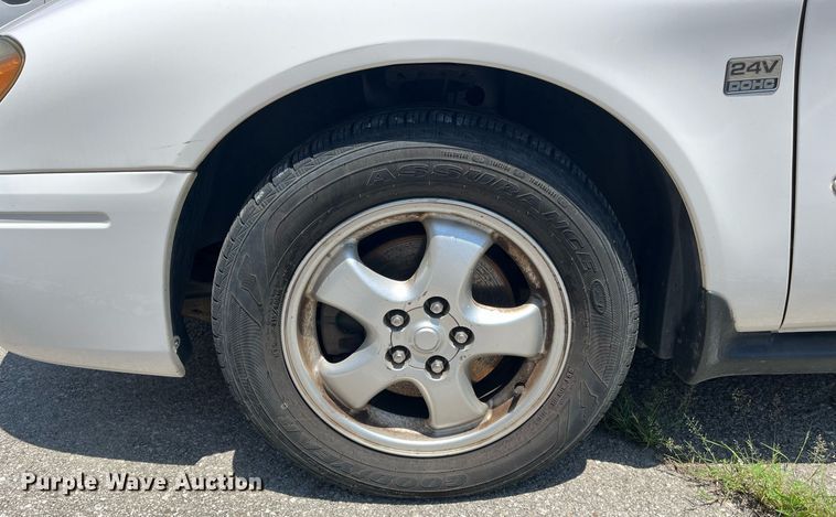 image for item LE9562 2004 Ford Taurus