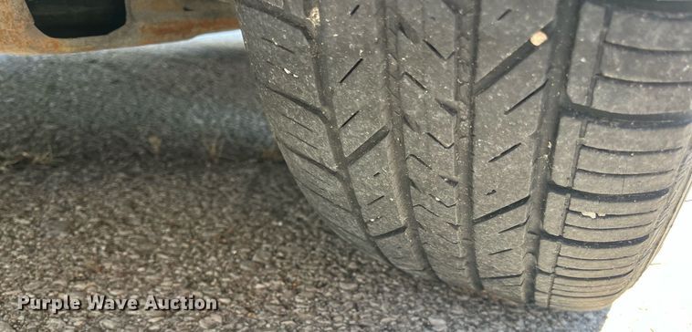 image for item LE9562 2004 Ford Taurus