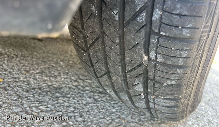 image for item LE9562 2004 Ford Taurus