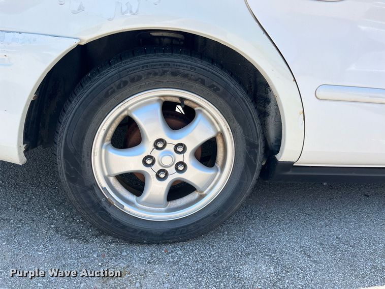 image for item LE9562 2004 Ford Taurus