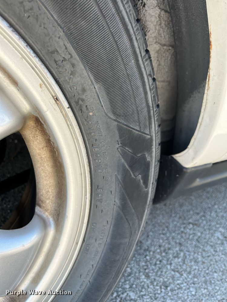 image for item LE9562 2004 Ford Taurus