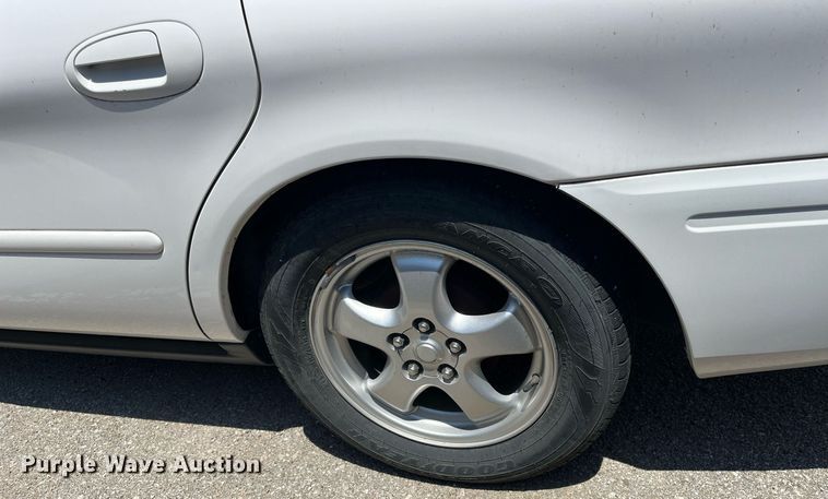 image for item LE9562 2004 Ford Taurus