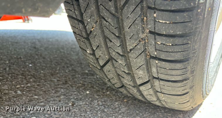 image for item LE9562 2004 Ford Taurus