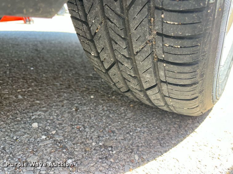 image for item LE9562 2004 Ford Taurus