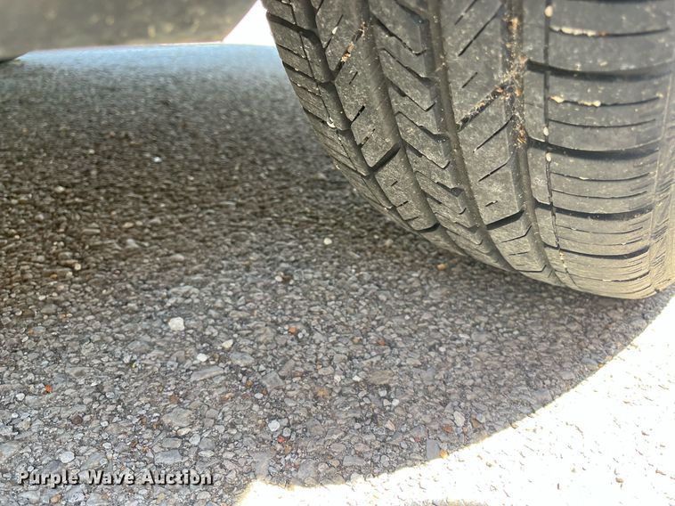 image for item LE9562 2004 Ford Taurus