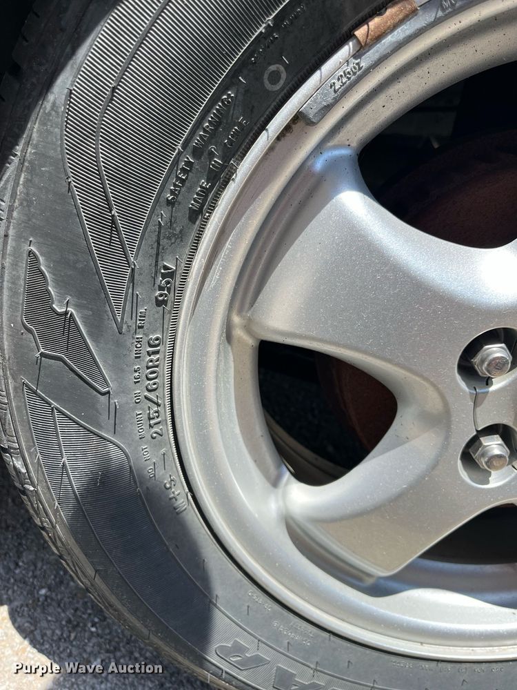 image for item LE9562 2004 Ford Taurus