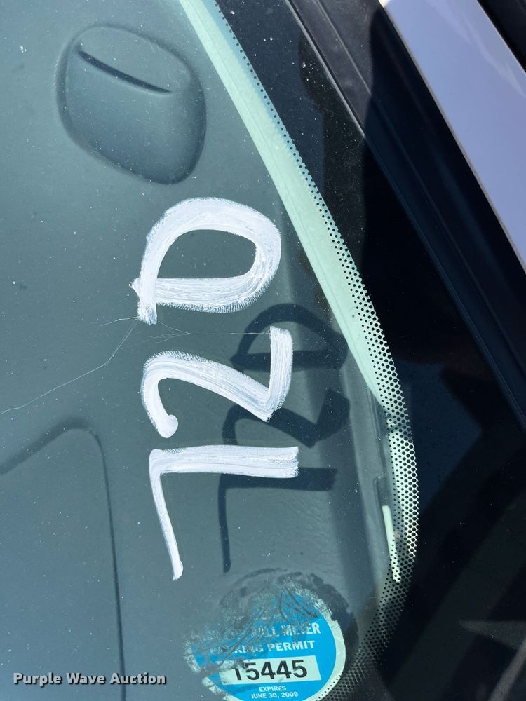 image for item LE9562 2004 Ford Taurus