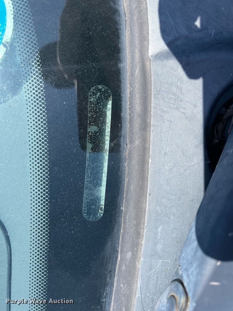 image for item LE9562 2004 Ford Taurus