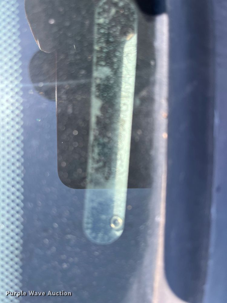 image for item LE9562 2004 Ford Taurus