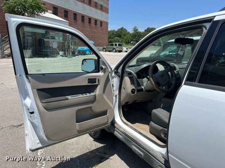 image for item LE9564 2010 Ford Escape Hybrid  SUV