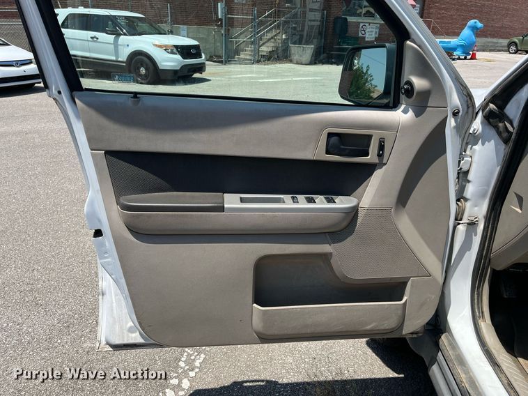 image for item LE9564 2010 Ford Escape Hybrid  SUV