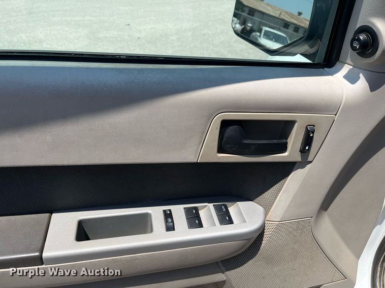 image for item LE9564 2010 Ford Escape Hybrid  SUV