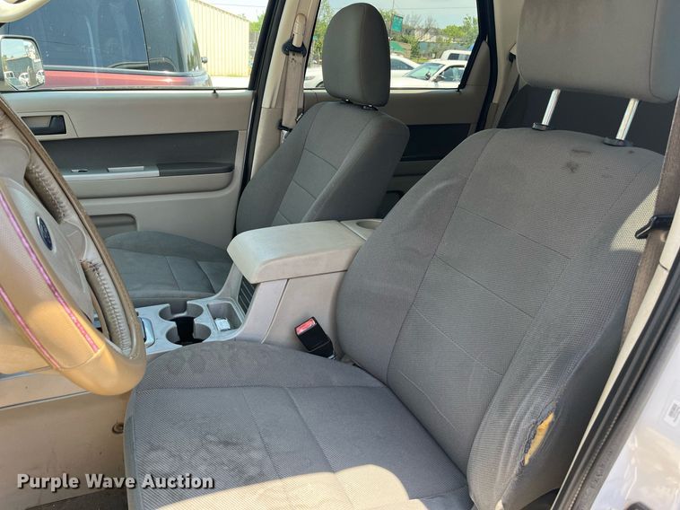 image for item LE9564 2010 Ford Escape Hybrid  SUV