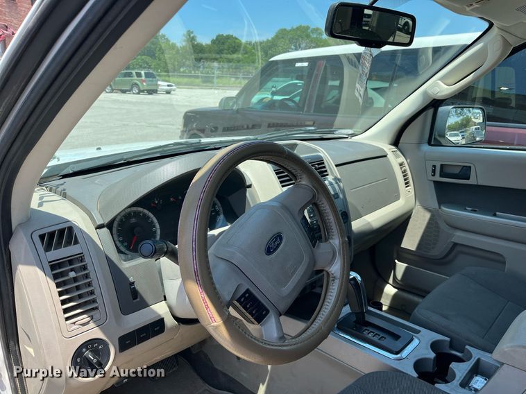 image for item LE9564 2010 Ford Escape Hybrid  SUV