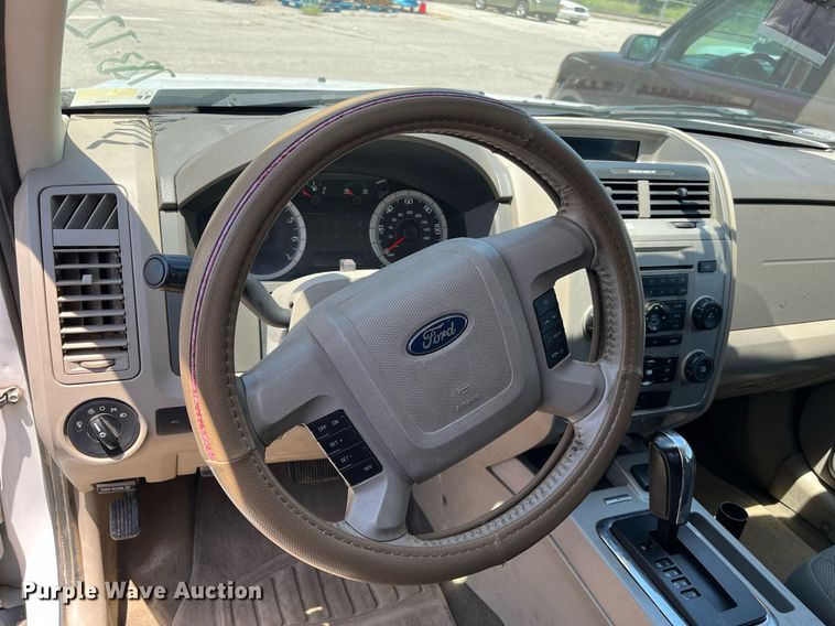 image for item LE9564 2010 Ford Escape Hybrid  SUV