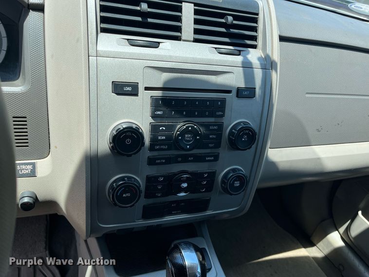 image for item LE9564 2010 Ford Escape Hybrid  SUV