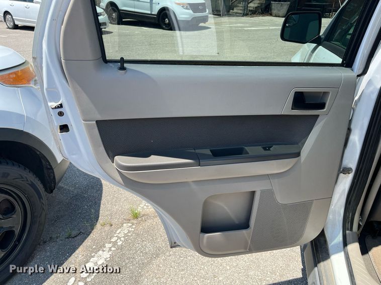 image for item LE9564 2010 Ford Escape Hybrid  SUV