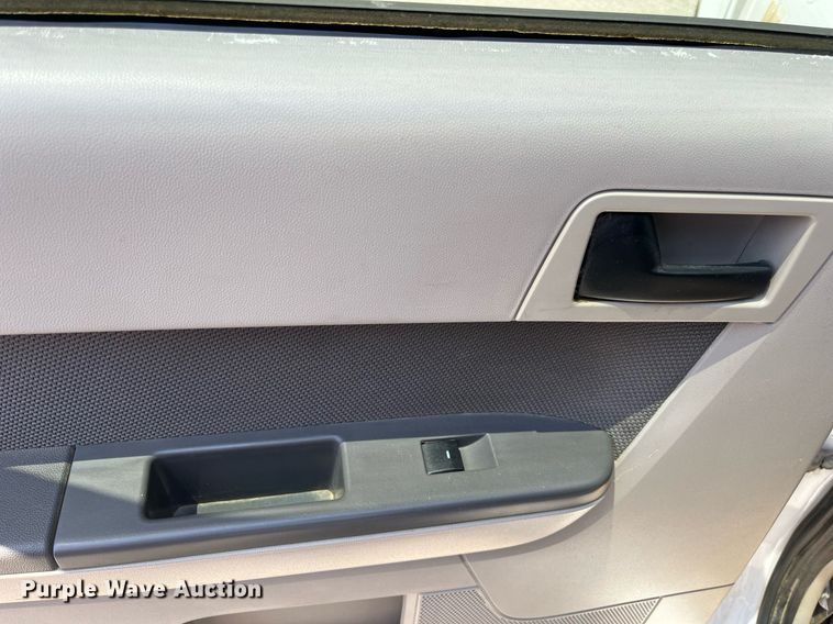 image for item LE9564 2010 Ford Escape Hybrid  SUV