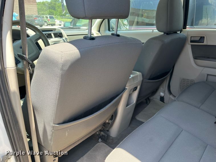 image for item LE9564 2010 Ford Escape Hybrid  SUV