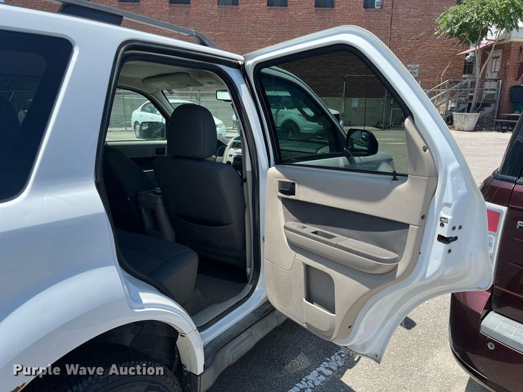 image for item LE9564 2010 Ford Escape Hybrid  SUV