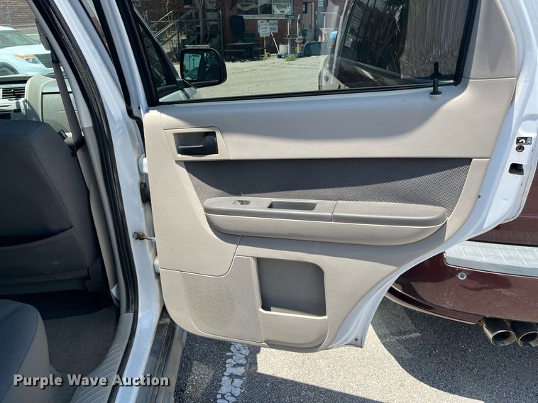 image for item LE9564 2010 Ford Escape Hybrid  SUV