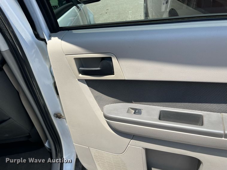 image for item LE9564 2010 Ford Escape Hybrid  SUV