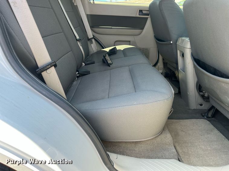 image for item LE9564 2010 Ford Escape Hybrid  SUV