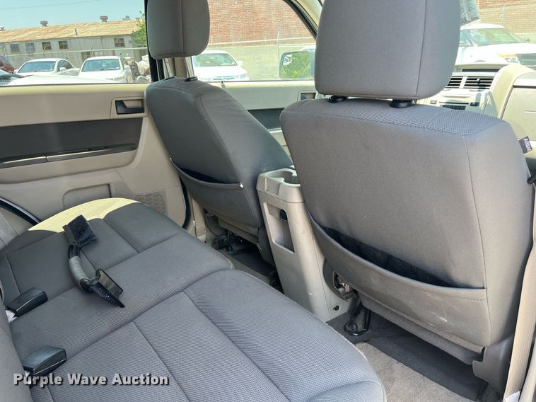 image for item LE9564 2010 Ford Escape Hybrid  SUV