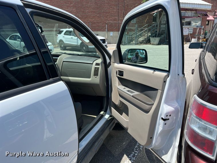 image for item LE9564 2010 Ford Escape Hybrid  SUV